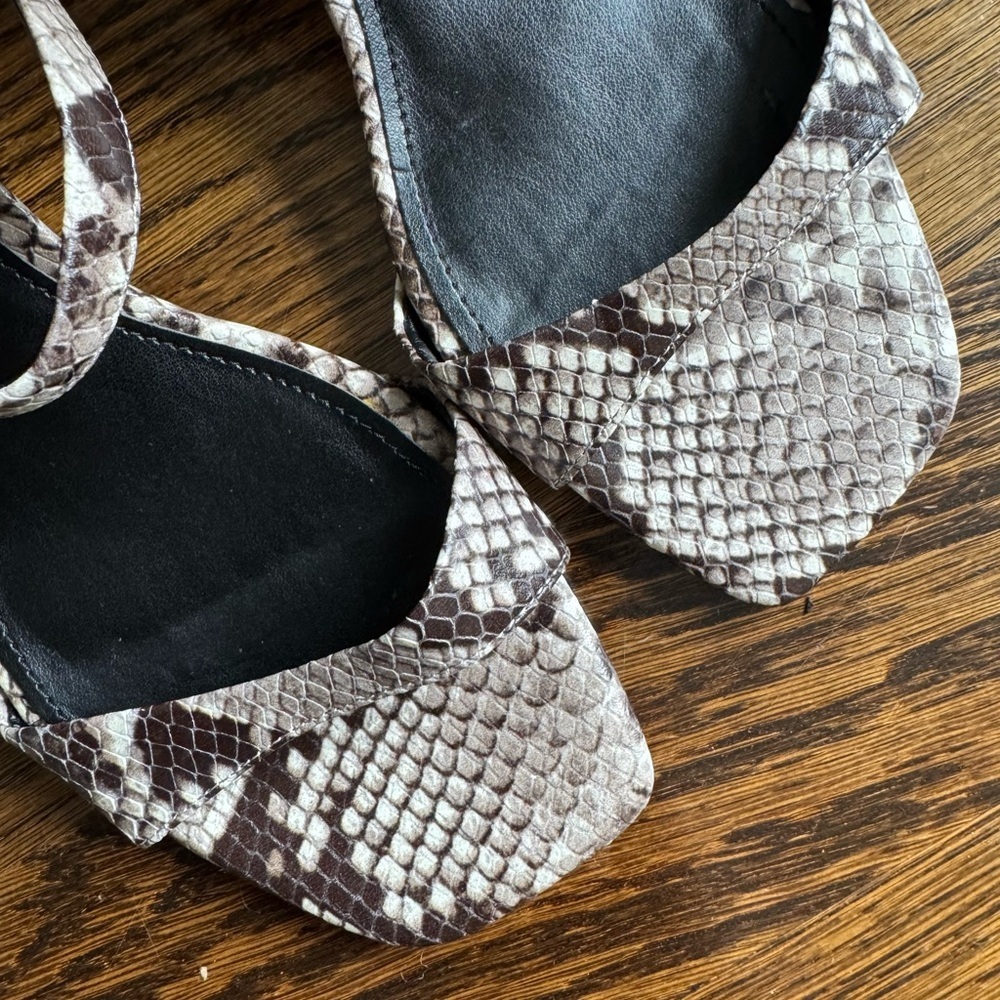 Marc Fisher Snakeskin Kitten Heel Sandals Open Toe Shoes Resortwear 9.5 - Picture 5 of 6